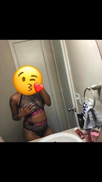 Red, 24  female escort, Charlotte